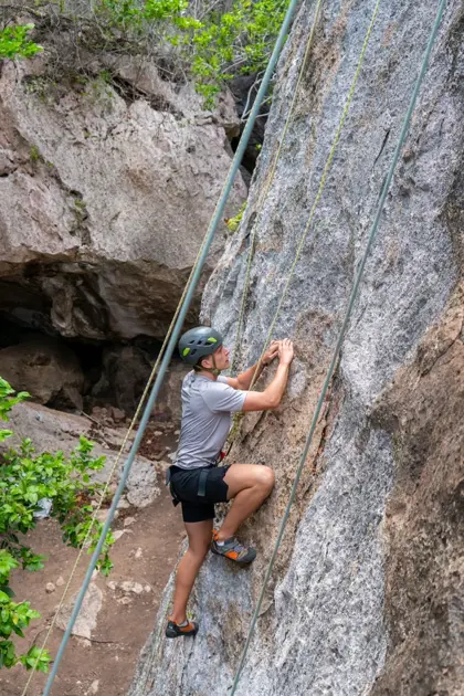 Rock-Climbing-12