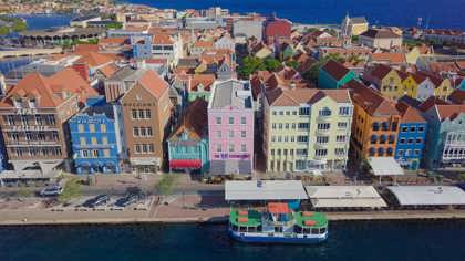 City-Walk-Punda-Willemstad-Handelskade-The-Blue-Curacao-Experience